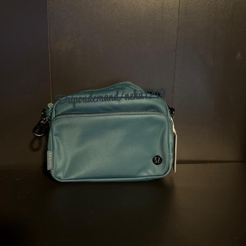 Lululemon Everywhere Crossbody Bag 2L Metal Hardware- Deep Marina/Gunmetal - Picture 5 of 9